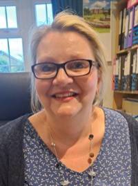 Alison Aplin